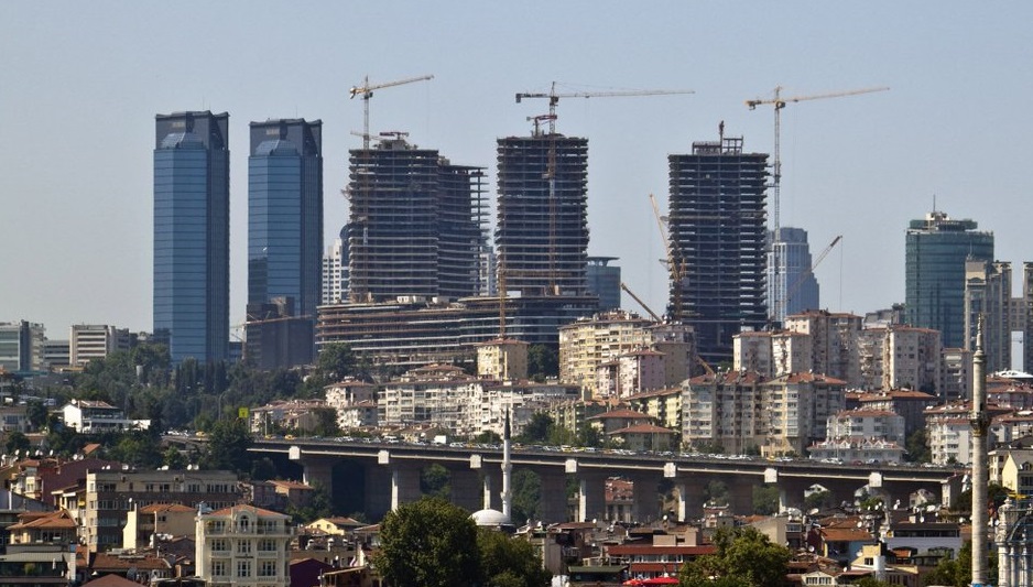 Pivot Kapı Üretimi: Mekanlara Modern ve Şık Dokunuş